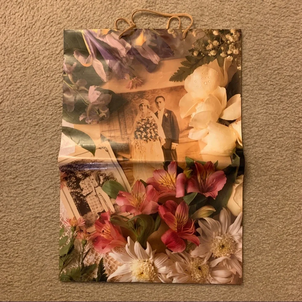 Free item: large gift bag